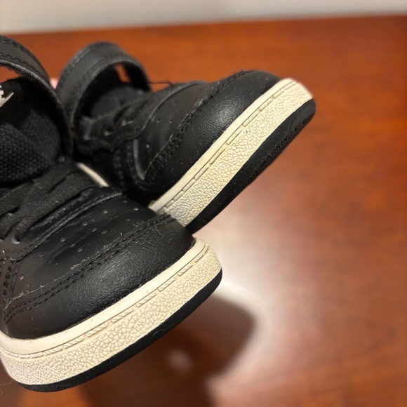 Nike Court Borough Low 2 TD in Black and White Child Size 6 - Picture 8 of 8